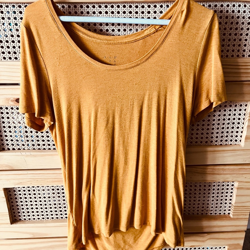 basic yellow tee